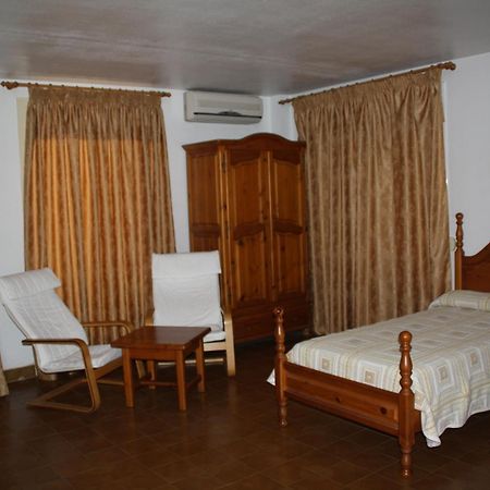 Hotel La Masia Portbou Zimmer foto
