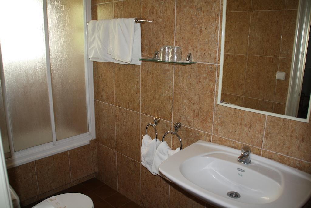 Hotel La Masia Portbou Zimmer foto