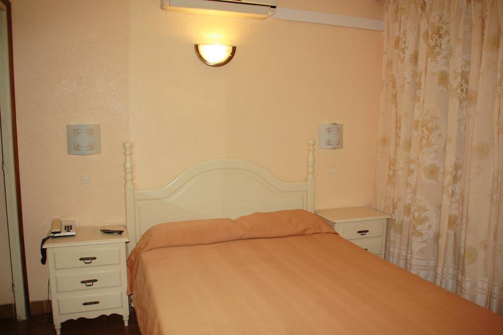 Hotel La Masia Portbou Zimmer foto